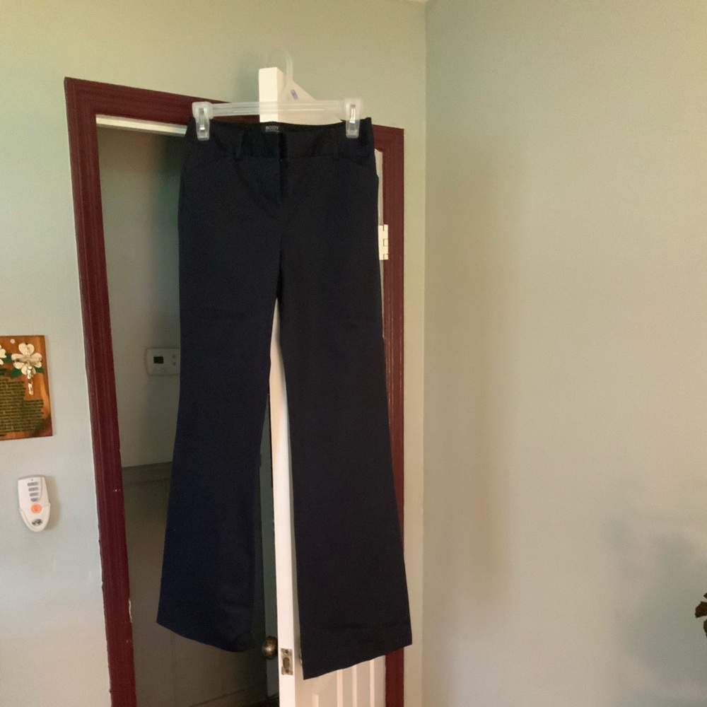 BODY BY VICTORIA CHRISTIE DRESS PANTS SIZE 2. Inseam is 32”.